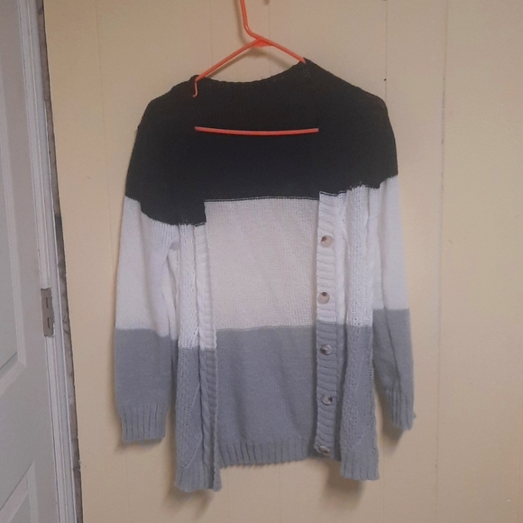 Cardigan shein brand size medium the colors ate black white and gray - Picture 1 of 3